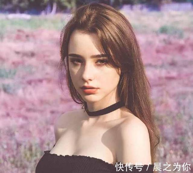 模特|俄罗斯模特,直角肩、蝴蝶背惹人羡,坚持一项运动,打造同款身材