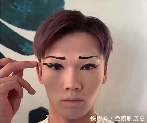 高中生仿妆“白纳谦”,本以为会很丑,看到最后:是个“狼人”!