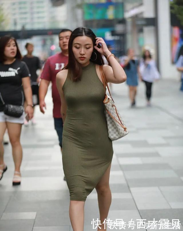 女性|连衣裙展现女性简洁气质，上身特别洋气