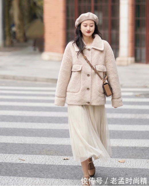 法则|想要把羊羔毛外套穿出高级感!掌握这几套穿搭法则,好看又减龄