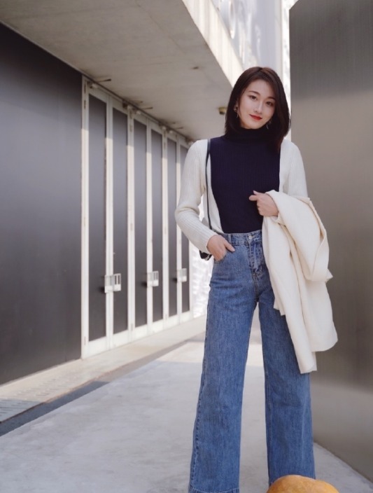 紧身裤 穿来穿去,还是更爱“阔腿裤”,遮肉显瘦又百搭,咋穿都好看