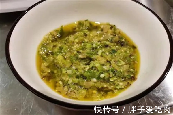 在家自做青椒酱，做法简单，颜色翠绿不发黄，好吃方便