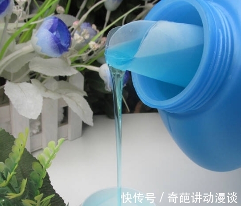 洗衣粉|洗衣服时，用洗衣液还是洗衣粉？很多人不知道，难怪洗不干净