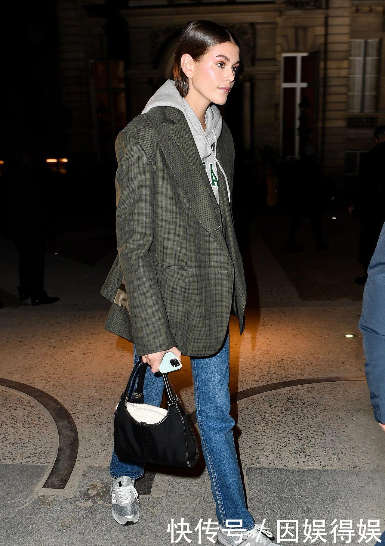 买卫衣就要挑这3个“经典款”,时髦又百搭,穿个十年都不过时!