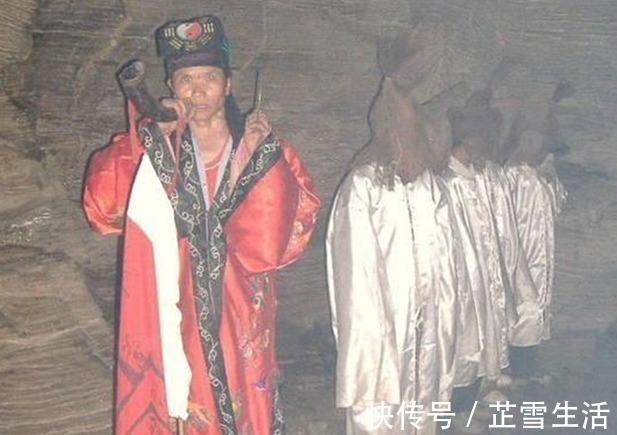 探索&湘西“赶尸匠”田铁武现场示范赶尸过程,揭露赶尸术背后之谜