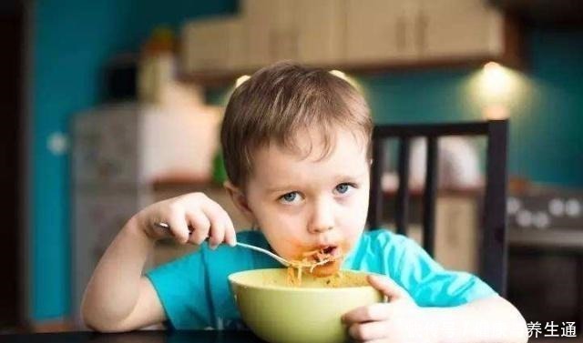 碳酸饮料|这几种常见美食,被称为“隐形毒药”,家长可别再给孩子吃了!