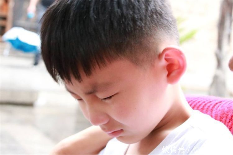 张嘴|比挨打更让孩子害怕的,是父母那张嘴!很多家长伤娃而不自知