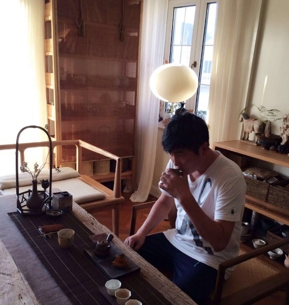 晒晒孙楠住的豪宅，全屋铺着实木地板，面积大得像个迷宫