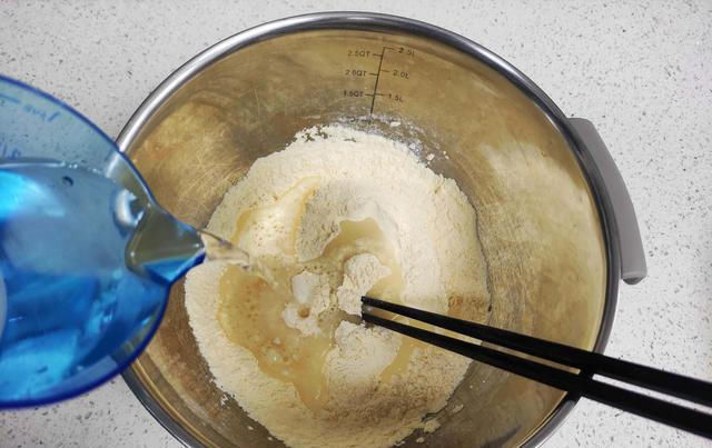  霍霍光|家里有玉米面的赶紧翻出来，跟我一起做这个嘎巴脆的小薄饼吃