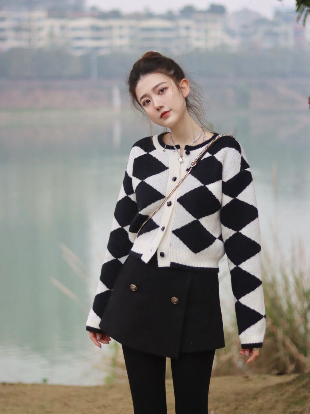 半身裙 怎么穿出毛衣的精髓?看看这些搭配造型,简约日常又显气质