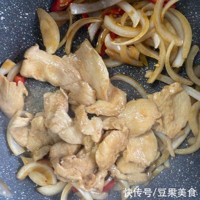 没有人可以逃得过洋葱熘鸡片的美食诱惑