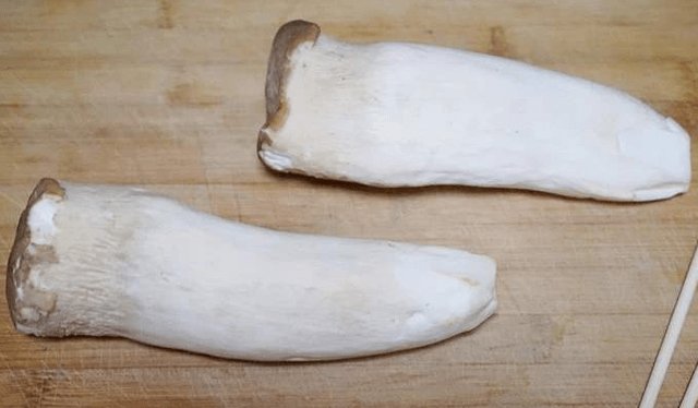 买杏鲍菇时，该挑大的还是小的？菜贩子透露，今后别再乱买了