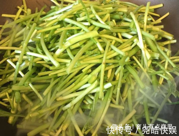 这菜比泻药刮油，每天吃2次，排出毒素，瘦出小蛮腰，穿啥都漂亮