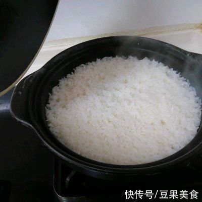 上桌前不被看好的煲仔饭，吃完却逆风翻盘
