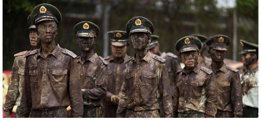 明星|一群明星来云南玩泥巴,看起来有点脏,寓意却很美好