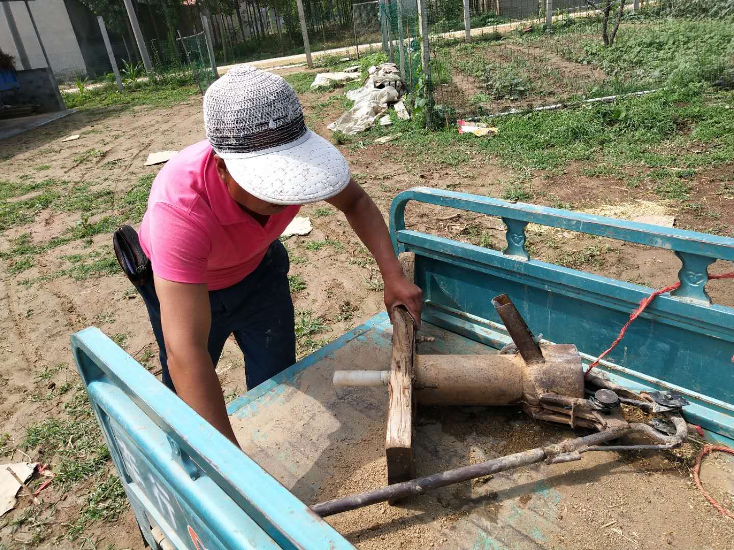 圖上是打井用的工具.