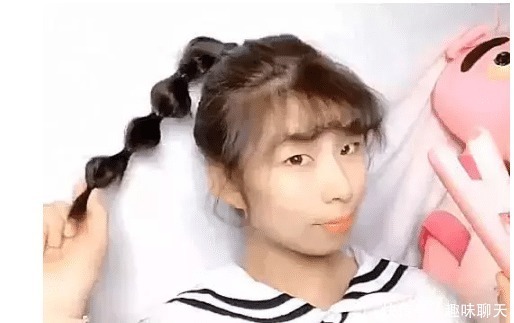 低马尾被说像“土妞”,最近流行这样扎,“土妞”也能变网红!