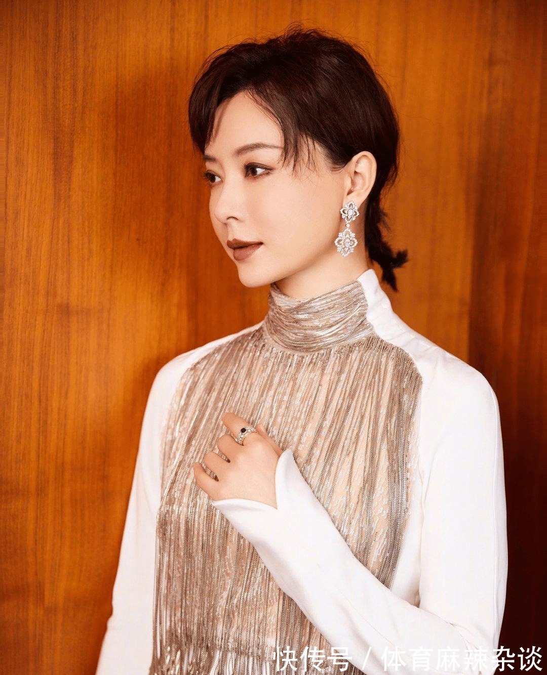 脸型 女人过了40岁尽量别留长发!推荐这3款发型,减龄又显气质