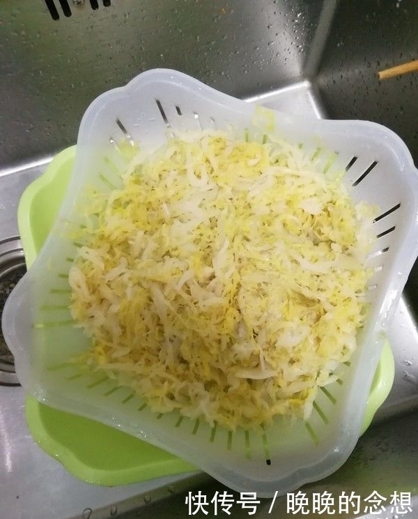 酸菜|大爷卖这“懒人菜”,5元一斤,每天200斤不够卖,明星也爱吃