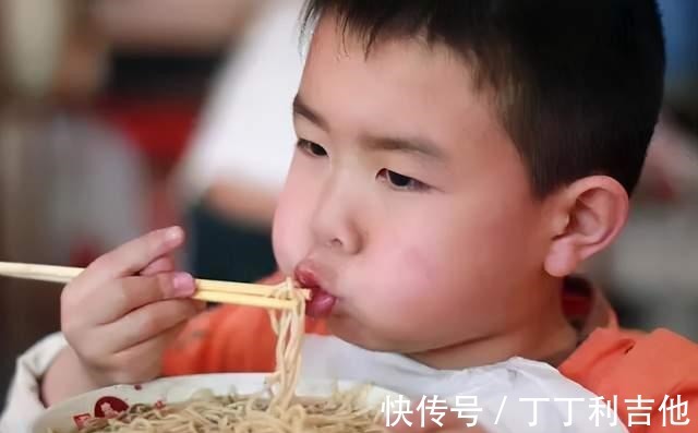 孩子|儿科主任呼吁停止食用,吃一次伤害孩子发育,现已有10岁男童身高停止发育