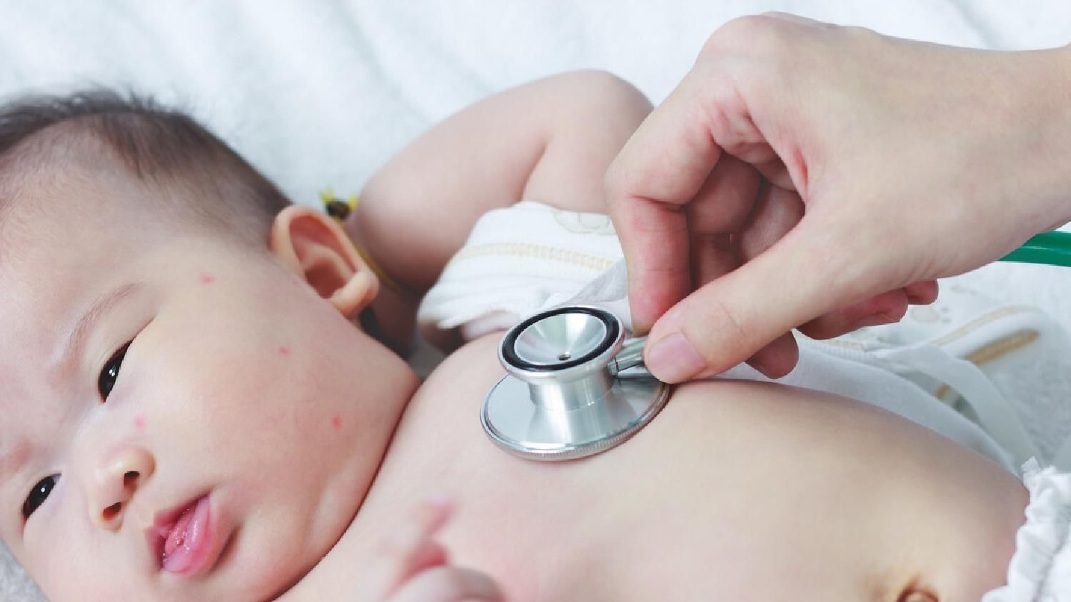 睡眠时间|这样陪两个月婴儿玩耍,不仅促进大脑和身体发育,还拉近亲子关系