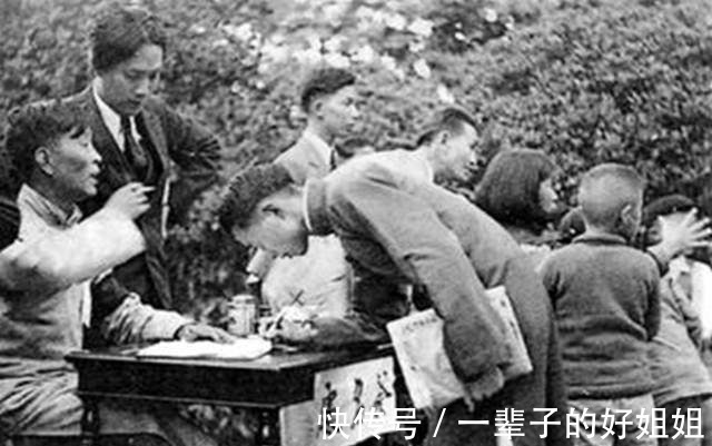 翟秋白@史上排场最大葬礼宋庆龄主持,巴金矛盾等人抬棺,十万人送行