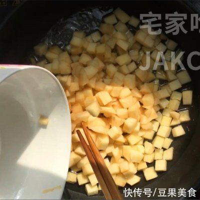 苹果糯米饼，制作简单，外层香脆，内里软糯甜蜜，超级好吃