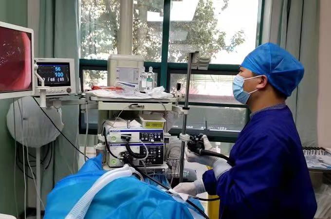 老人|高龄老人意外查出胃早癌，医生内镜下成功切除病变