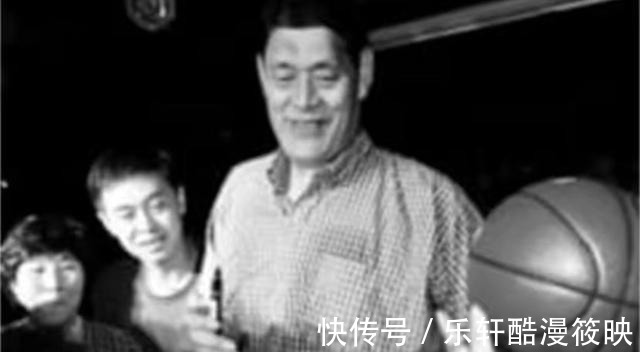 篮球队|男篮巨人穆铁柱去世13年后儿女皆不高,都是平凡的上班族