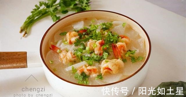 天冷了,有钱没钱这汤要常喝,润肺降秋燥,热乎乎一大锅,真鲜啊!