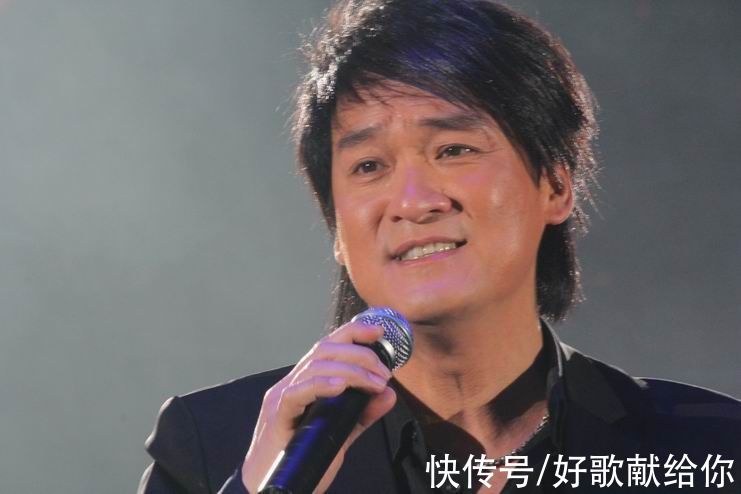 周華健被年輕人質(zhì)疑，拿出赫赫戰(zhàn)績，當(dāng)紅偶像在他面前也不值一提