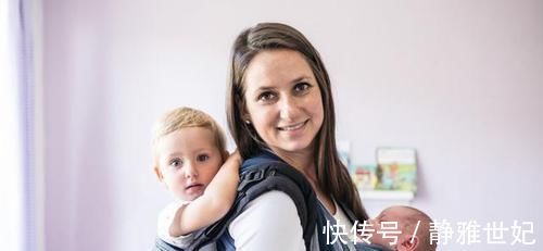 公众场合|“最无奈宝宝”火了,父母吃烧烤嫌娃碍事放进包里,网友:捡来的