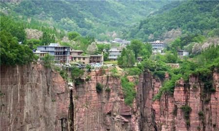 峭壁|比郭亮村还神秘,藏“井底”的几千年古村,出村要爬两千级台阶