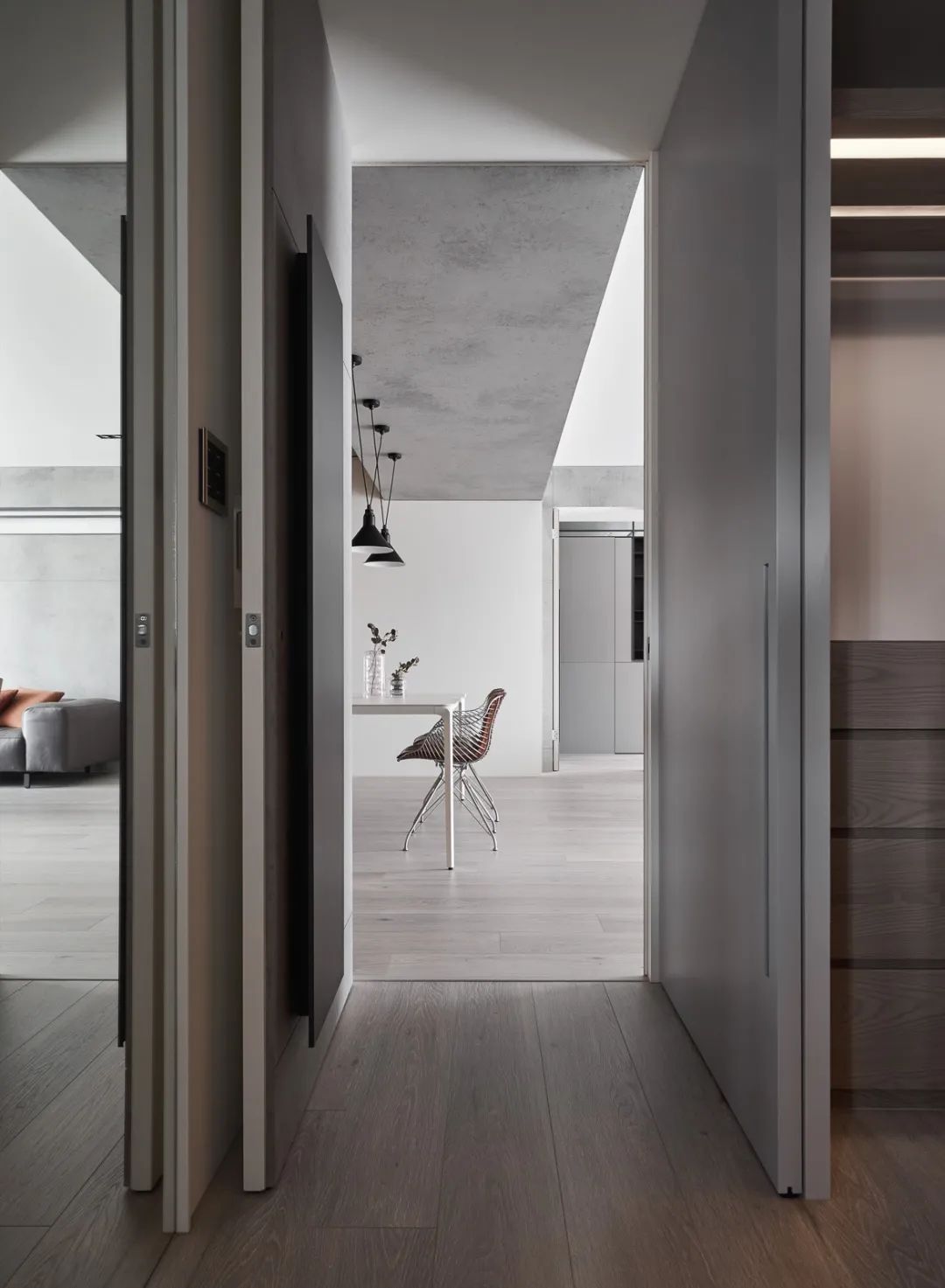 床尾处|100㎡简约工业风,低调安静的水泥灰,装出别样高级的美