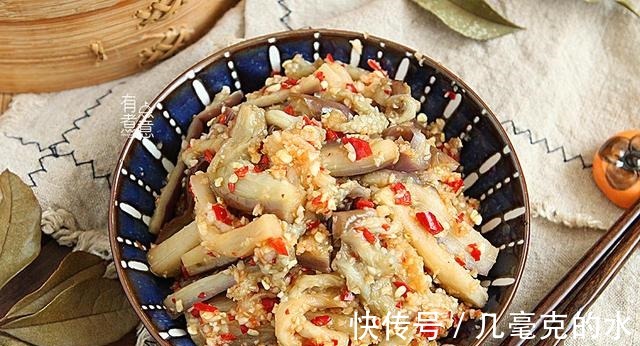 蒜香茄子|入秋后，这食材正当季，蒸熟拌一拌，口感软嫩味道鲜，好吃到光盘！