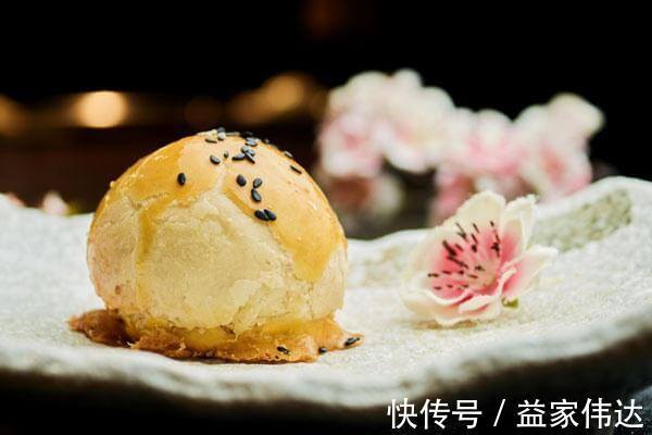 痛经|女性来月经时,五种食物要忌口,不想痛经缠身,最好管住嘴