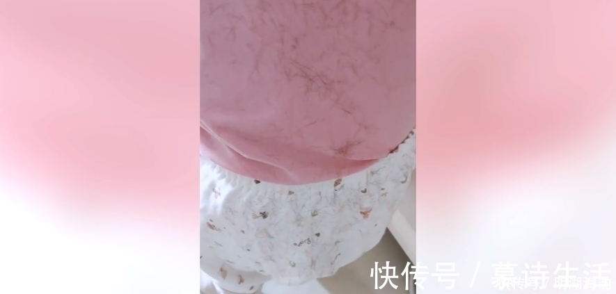 打火机|妈妈洗碗的工夫,回头发现姐姐把妹妹头发剃了,网友:这技术不行