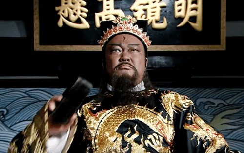 断案|古代只有皇帝才能穿龙袍,为什么包拯每次断案时,也敢穿龙袍