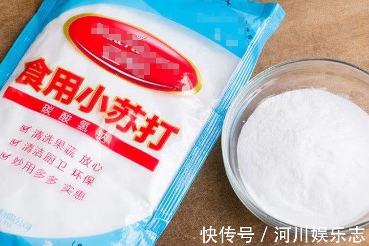 煮玉米只放清水是错的,放上这2样料,玉米更香甜软糯,太实用了