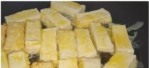 豆腐别再下锅炸，加上两个鸡蛋，吃着比肉还香，吃一次就忘不了