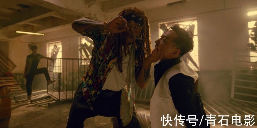 边抽烟边加油、豆瓣掉到仅剩3分，陈小春新片怎么又刷低下限了？