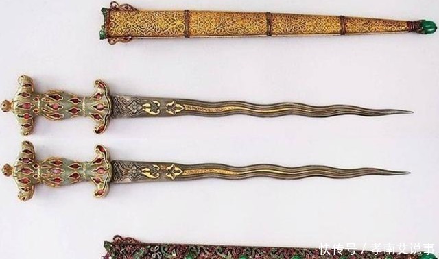 世界3大霸道双剑:一把埋藏千年不生锈,一把刀刃像蛇,威力凶悍