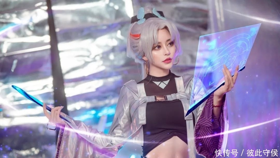 演绎|王者荣耀上官婉儿cosplay，大长腿完美演绎飘逸姿态