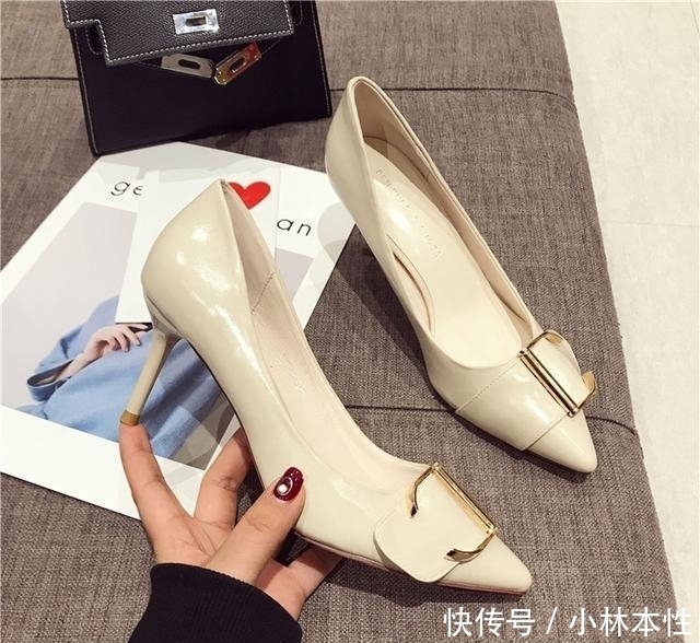 优雅|尖头设计,修饰纤细脚型,洋溢年轻的时尚风范;性感优雅有魅力