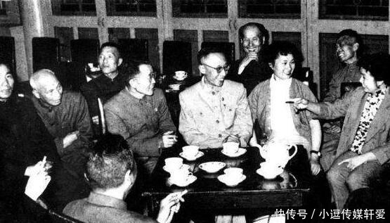 结婚证|溥仪再婚去办结婚证,工作人员问了溥仪一问题,溥仪却哈哈大笑