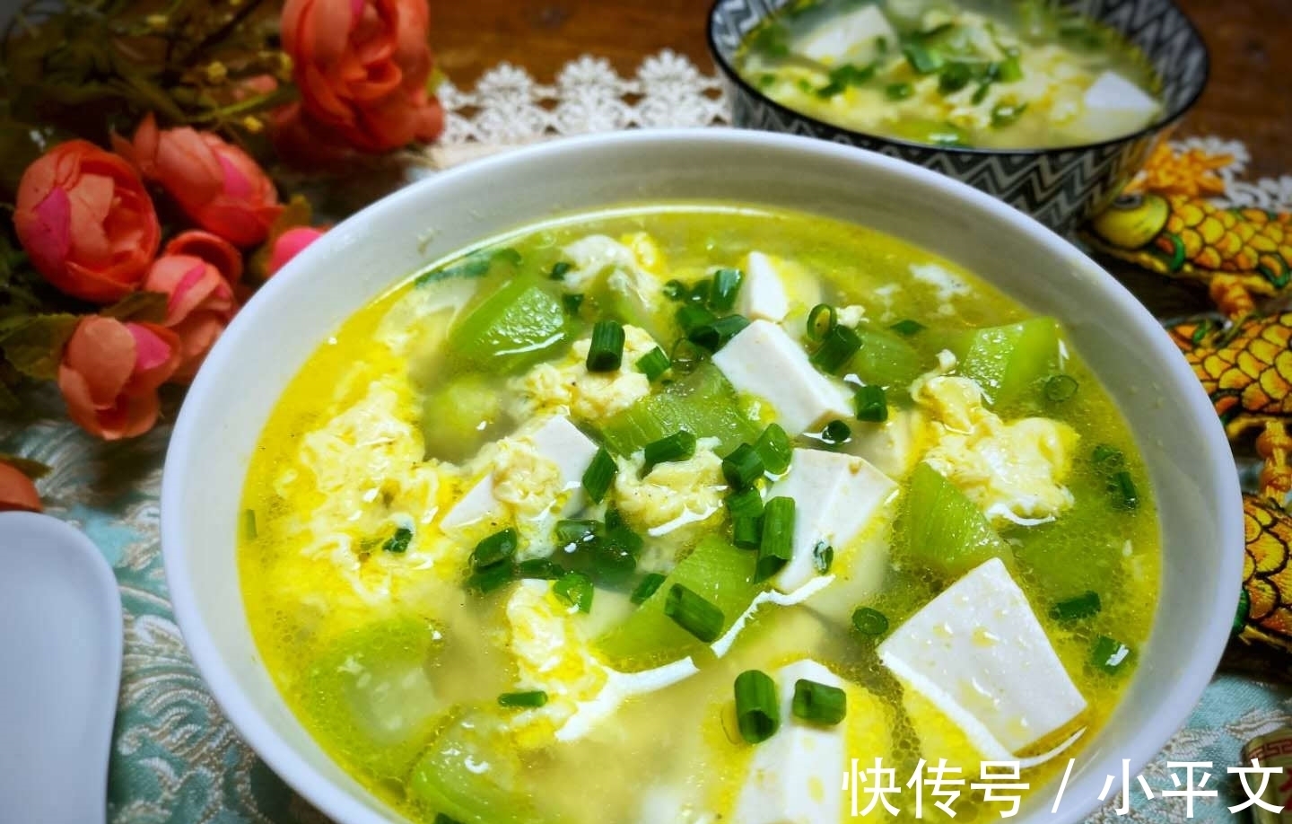 肌肤|夏天多喝此汤,美白肌肤去斑点,每天坚持来一碗,40岁也很美!