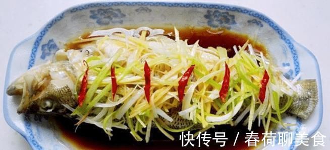 清蒸鲈鱼,这种调料最不该放,多数人喜欢放,难怪肉质又腥又难吃