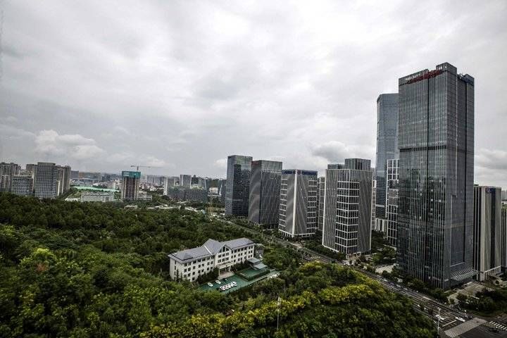 云雾满山飘泉城|云雾满山飘泉城美景一幅好画