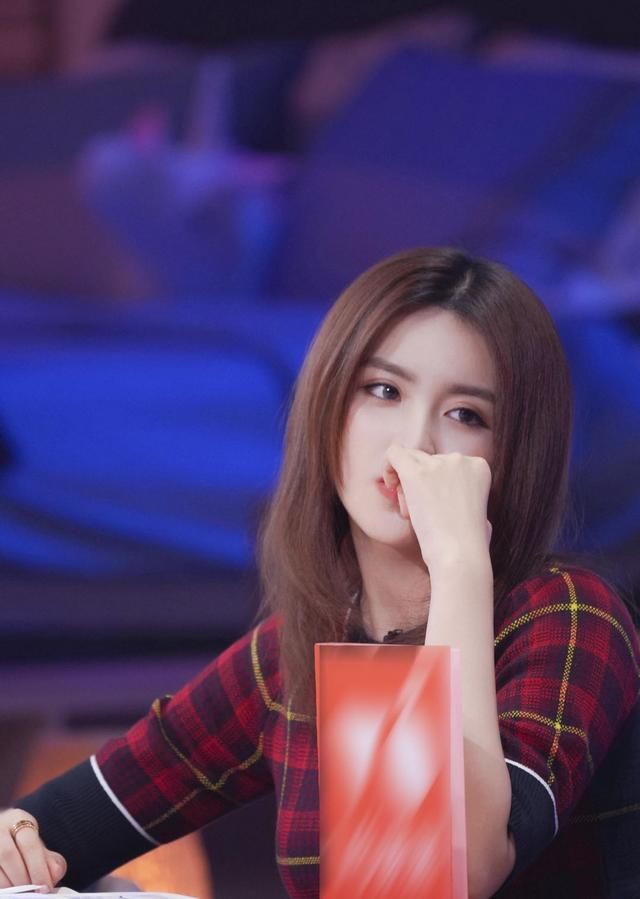  随声附和|金子涵做综艺像“透明人”，一集聊天不超10句话，全程随声附和