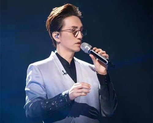 披荊斬棘的哥哥|“披荊斬棘的哥哥”中，林志炫追求完美，陳小春則是萬(wàn)事看淡